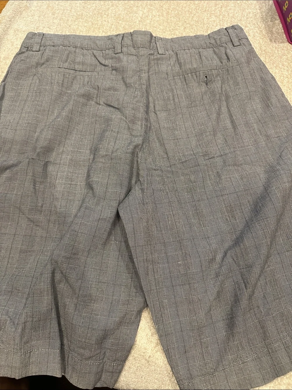 Banana Republic Men's Light Gray Plaid Flat-Front Shorts
